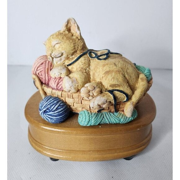 VINTAGE 1993 Summit Collection Beautiful Dreamer Cat Sleeping On Yarn Music Box - Picture 1 of 11
